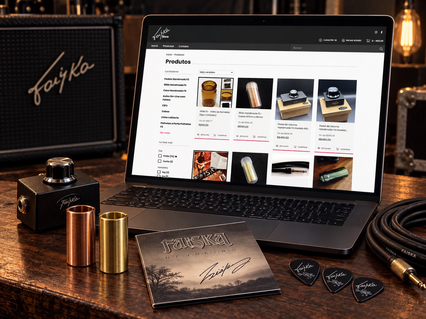 Notebook mostrando a Faiska Store e produtos musicais